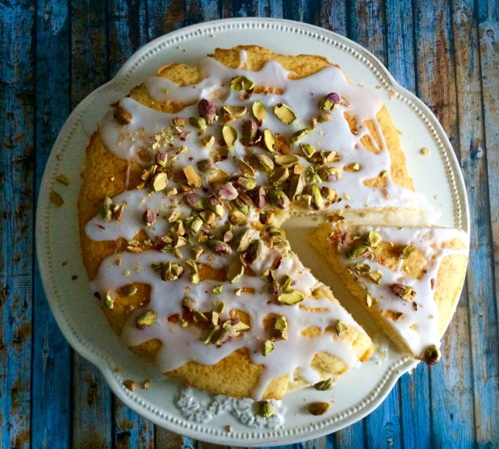 Lemon cake with Greek Yogurt and Pistachios